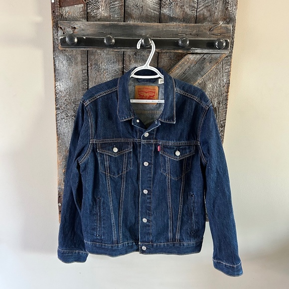 Men's Levi's Dark Wash Jean Jacket - Picture 1 of 3